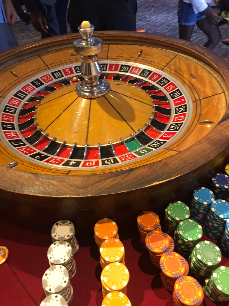 E2BET کھلاڑیوں کے لیے لائیو کیسینو سیکشن